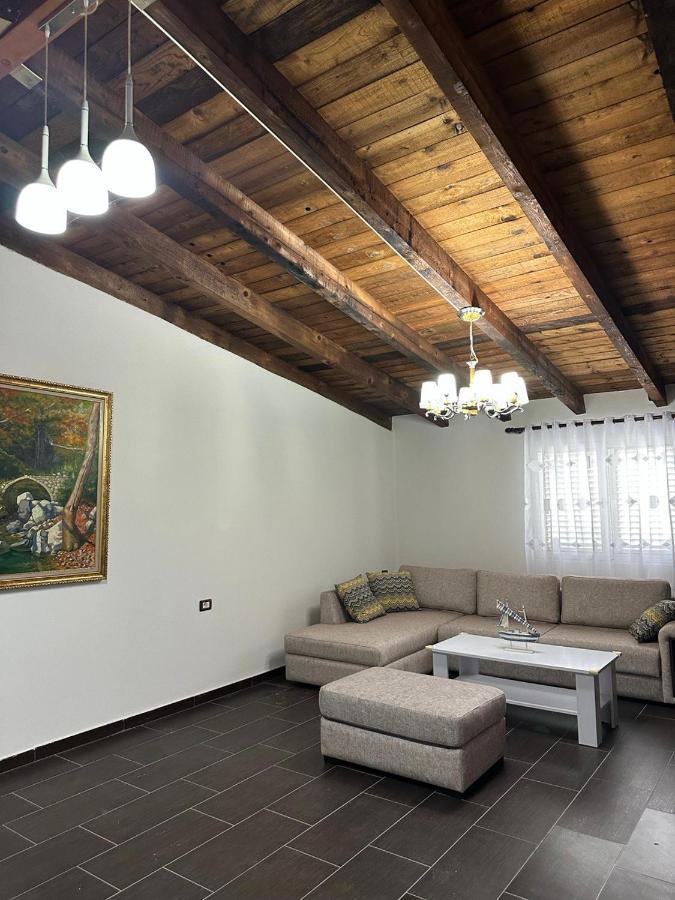 Yellow House Bed & Breakfast Vlore