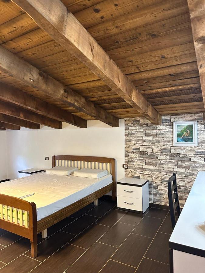 Yellow House Bed & Breakfast Vlore