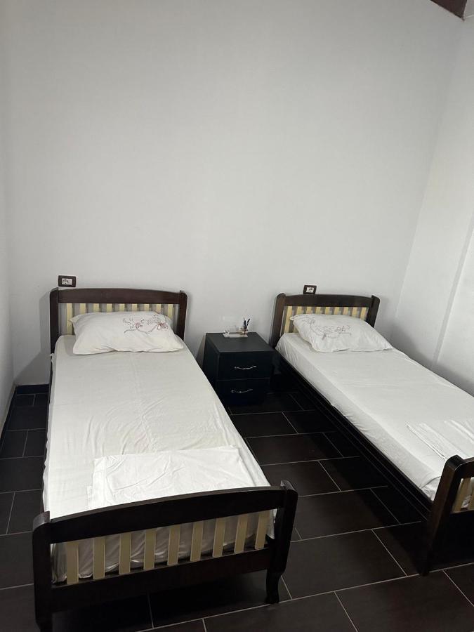 Bed & Breakfast Yellow House Vlorë